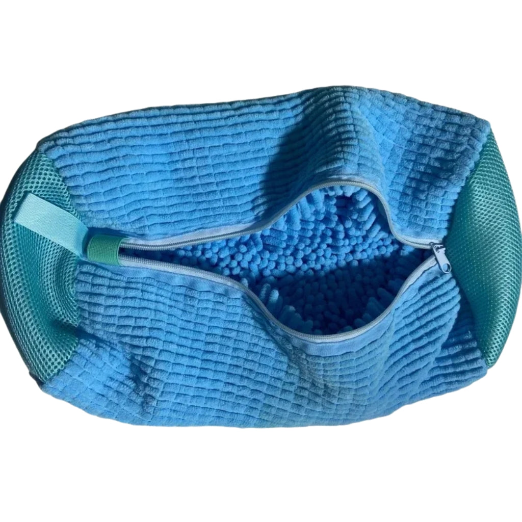 yellow laundry bags mesh shoe wash bag holding sneakers
mesh shoe laundry bag with zipper and blue trim
shoe washing bag shown with a soft bristle cleaning brush
laundry bags mesh organizer for shoes and travel storage
yellow zippered shoe wash bag displayed with sneakers inside
